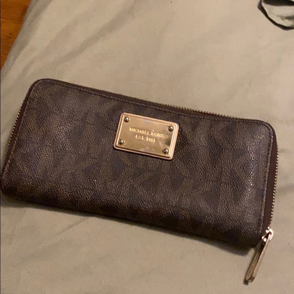 Michael Kors Wallet - Picture 1 of 5
